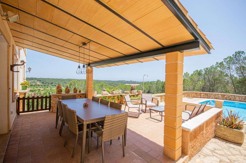 Terrasse mit Pool Luxusimmobilien Mallorca