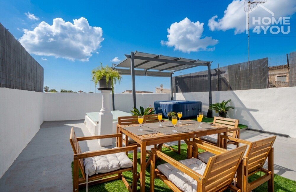 Attraktives Stadthaus mit ETV-Lizenz für 6 Personen, 188m², 5SZ, 2 Bäder, Patio, Jaccuzzi, Terrasse Attraktives Stadthaus mit ETV-Lizenz für 6 Personen, 188m², 5SZ, 2 Bäder, Patio, Jaccuzzi, Terrasse