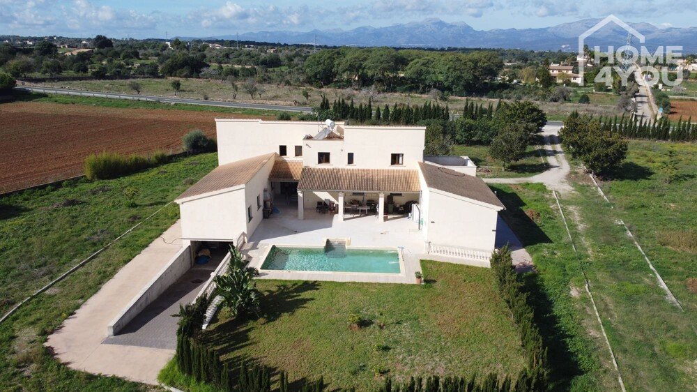 Moderne Finca mit 16.600m² Grundstück, 382m², 7 SZ, 4 Bäder, Pool, Garage, Klima, Fußbodenheizung Moderne Finca mit 16.600m² Grundstück, 382m², 7 SZ, 4 Bäder, Pool, Garage, Klima, Fußbodenheizung